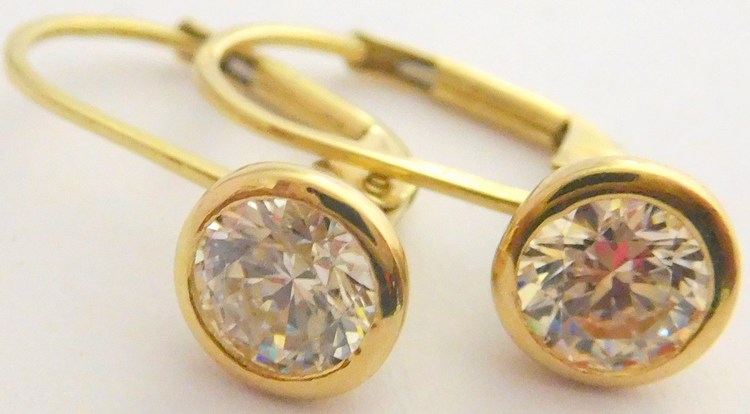 Klenoty Budín Klasické zlaté náušnice s kulatými zirkony na patent 585/2,40gr HK2019