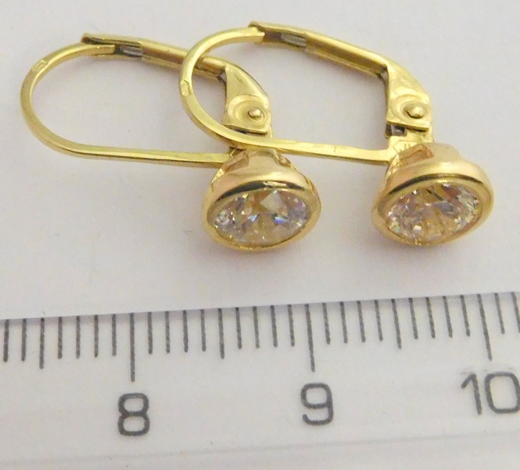 Klenoty Budín Klasické zlaté náušnice s kulatými zirkony na patent 585/2,40gr HK2019