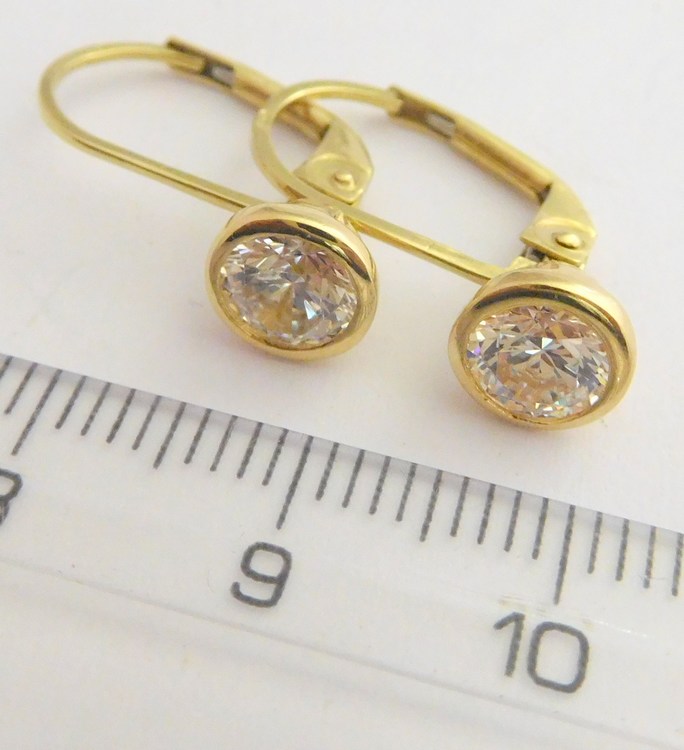 Klenoty Budín Klasické zlaté náušnice s kulatými zirkony na patent 585/2,40gr HK2019