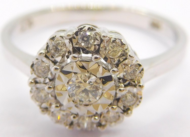 Klenoty Budín Mohutný masivní diamantový prsten z bílého zlata vel. 52 585/2,44gr HKD23