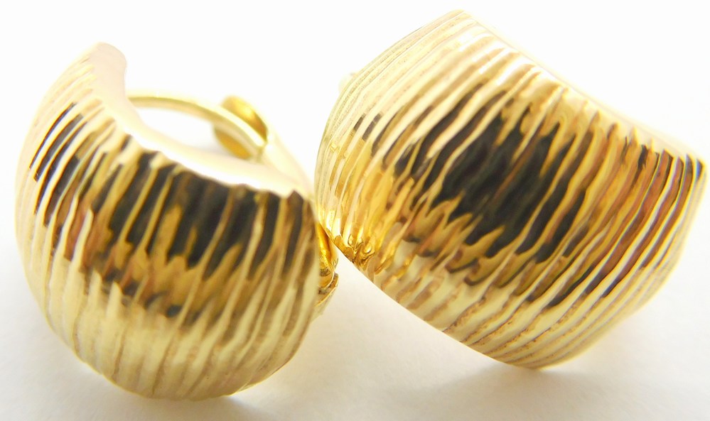 Klenoty Budín Zlaté gravírované náušnice kroužky 585/1,48gr HK2150