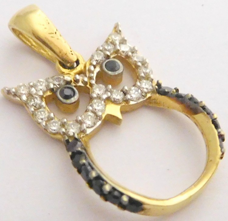 Klenoty Budín Zlatý přívěsek posetý zirkony a černými zirkony - sovička 585/1,59gr HK3118