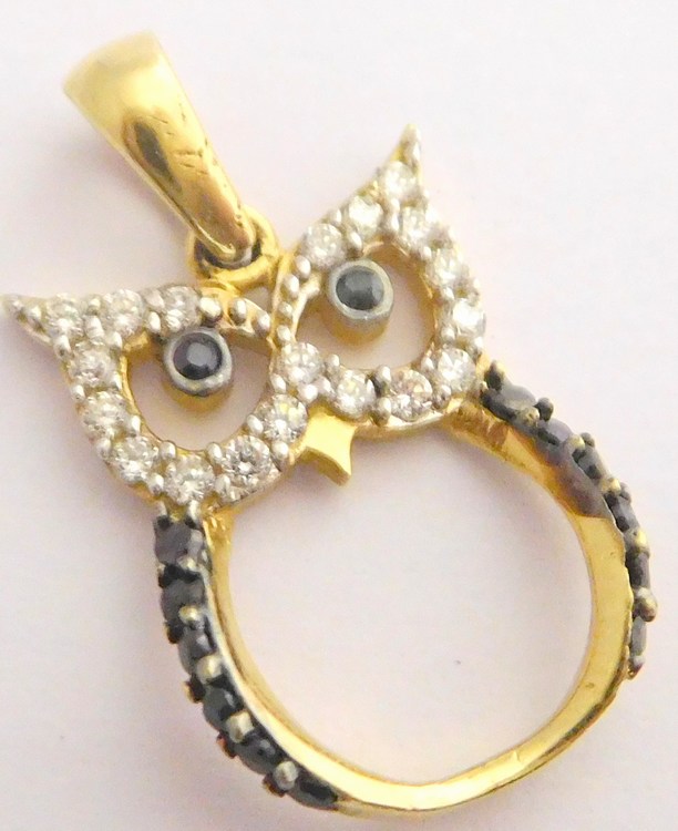 Klenoty Budín Zlatý přívěsek posetý zirkony a černými zirkony - sovička 585/1,59gr HK3118