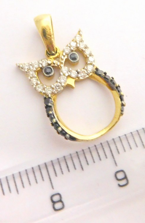 Klenoty Budín Zlatý přívěsek posetý zirkony a černými zirkony - sovička 585/1,59gr HK3118