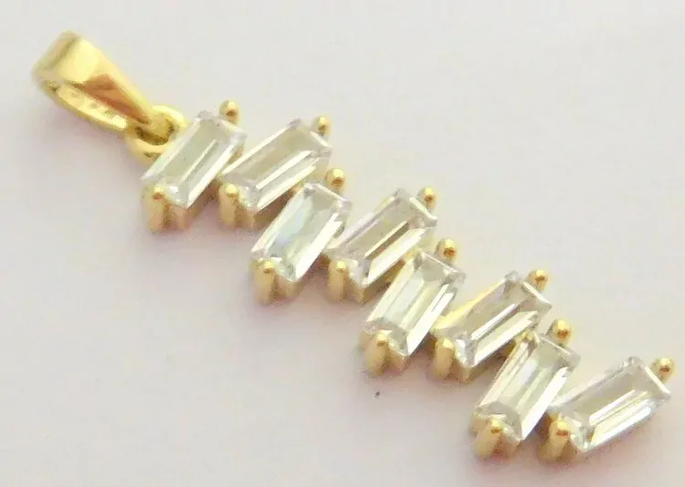 Klenoty Budín Zlatý přívěsek ze žlutého zlata se zirkony 585/1,32gr HK3027