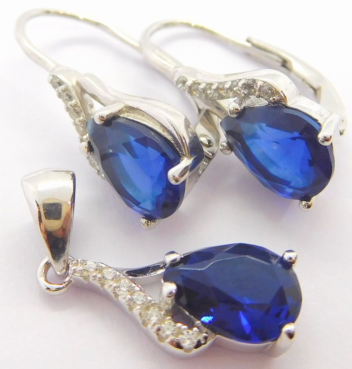 Klenoty Budín Rhodiovaná stříbrná souprava s modrými safíry a zirkony 925/1000 030799400001