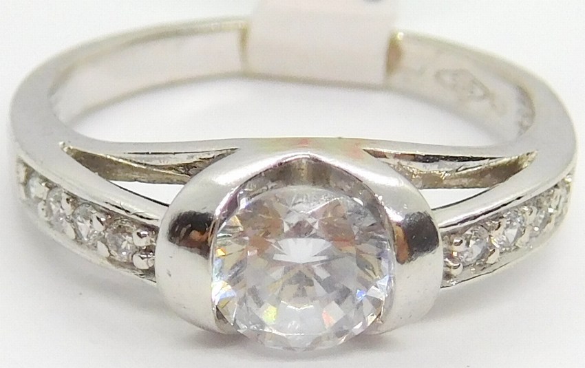 Klenoty Budín Zlatý zásnubní prsten z bílého zlata se zirkony 585/2,30gr vel.48 HK1049