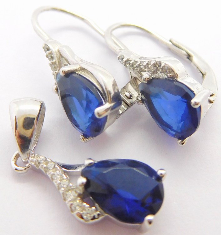 Klenoty Budín Rhodiovaná stříbrná souprava s modrými safíry a zirkony 925/1000 030799400001