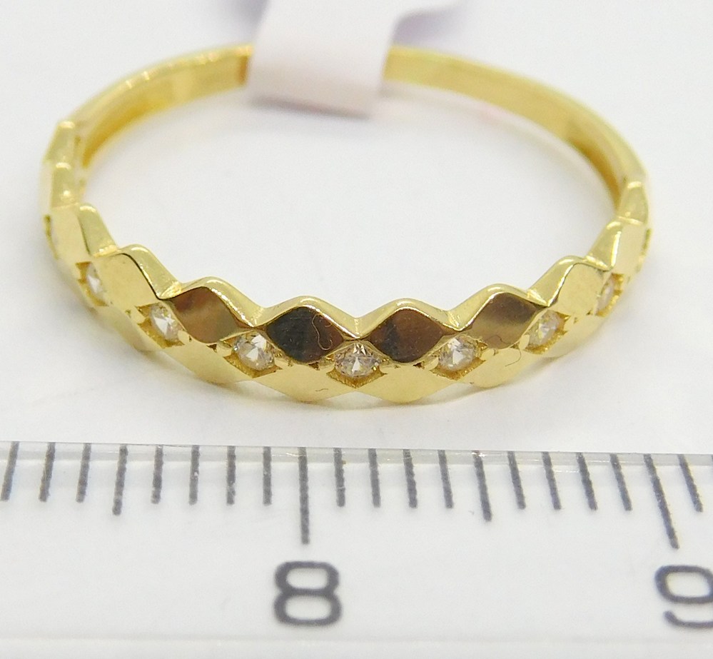 Klenoty Budín Dámský zlatý prsten ze žlutého zlata se zirkony po obvodu 585/1,41gr vel. 58 HK1131