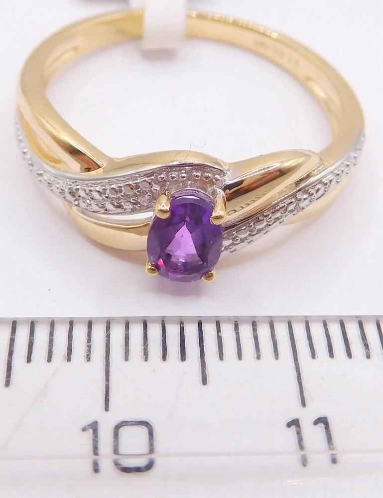 Klenoty Budín Dámský diamantový prsten ze žlutého zlata s fialovým přírodním ametystem 0,410CT vel. 60 585/3,57gr 3811741