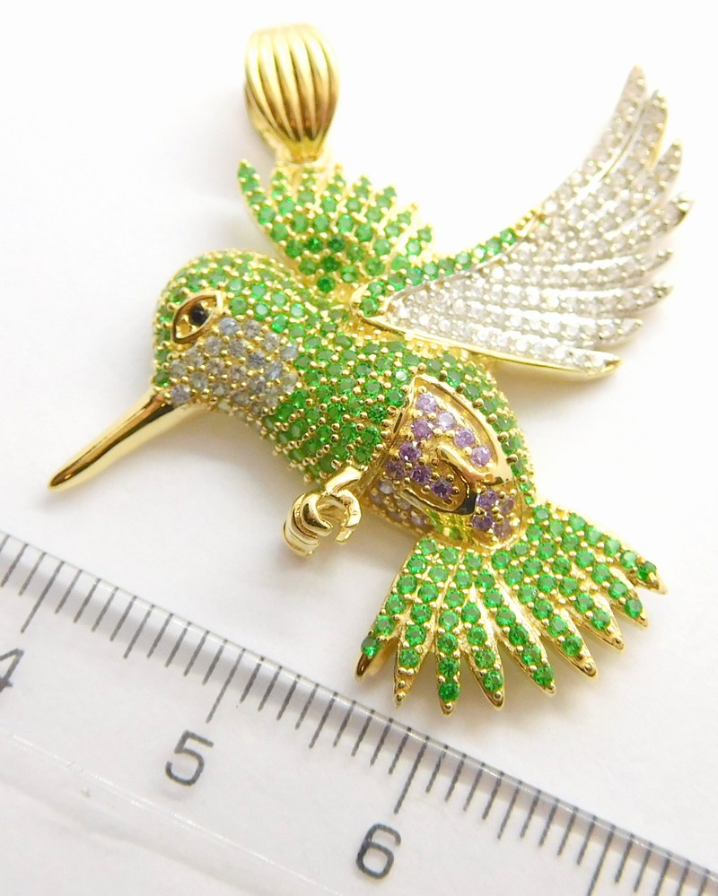 Klenoty Budín Mohutný zlatý přívěsek - kolibřík se zirkony a smaragdy 585/6,60gr HK3113