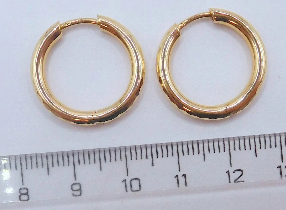 Klenoty Budín Masivní dámské gravírované zlaté kruhy o průměru 20mm 585/2,15gr HK2471