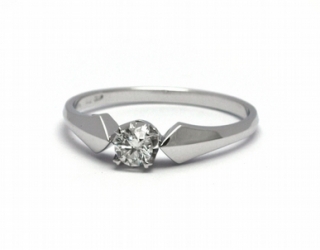 Krásný zásnubní prsten s přírodním diamantem 585/1,80 gr J-21026-12